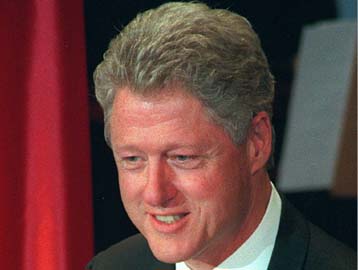 Καλά στην υγεία του ο Μπιλ Κλίντον μετά την επέμβαση μπαϊπάς, στην οποία υποβλήθηκε