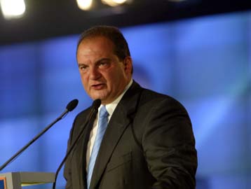 Αύξηση του ΕΚΑΣ και μείωση της φορολογίας των επιχειρήσεων θα εξαγγείλει ο Καραμανλής