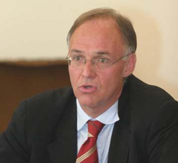 Σε μηνιαία βάση ο έλεγχος στις δαπάνες των υπουργείων από το 2005