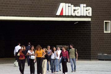 Μείωση 5.000 θέσεων εργασίας προτείνει η Alitalia για να αποφευχθεί το «λουκέτο»