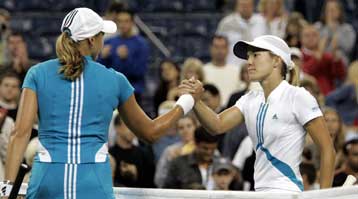 Αποχαιρέτησε την οκτάδα του US Open η Ενίν-Αρντέν, έχασε από τη Ρωσίδα Πετρόβα