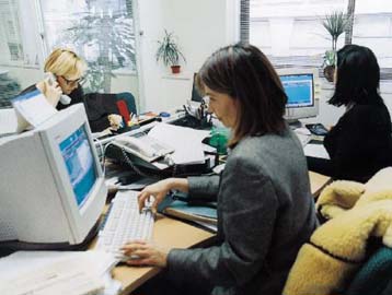 Παγώνουν οι προσλήψεις στο Δημόσιο έως το τέλος του 2005