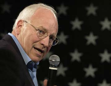 Ψήφος στον Κέρι αυξάνει τους κινδύνους τρομοκρατικού χτυπήματος, υποστηρίζει ο Τσένι