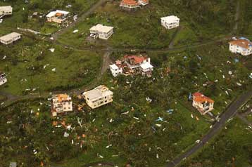 Είκοσι νεκρούς άφησε πίσω του στη Γρενάδα ο τυφώνας Ιβάν