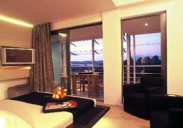 Μεικτή εικόνα στην πληρότητα των ξενοδοχείων Αττικής τον Ιούλιο