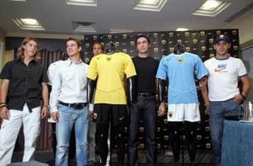 Χωρίς ρίγες η καινούργια φανέλα της ΑΕΚ-Υπομονή και συμπαράσταση, ζητά ο Σάντος