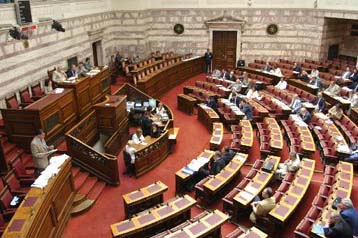 Με φόντο την αντιπαράθεση κυβέρνησης και ΠΑΣΟΚ ψηφίστηκε το αθλητικό νομοσχέδιο