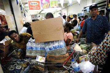 Η Τζαμάικα «οχυρώνεται» απέναντι στο επικείμενο χτύπημα του τυφώνα Ιβάν