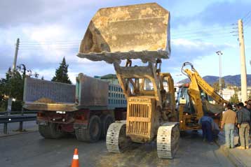 Ένταση στη Χειμάρα με καταγγελίες για κατεδάφιση κτιρίων Ελλήνων
