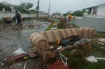 Στο έλεος του τυφώνα Ιβάν η Τζαμάικα – Σε επιφυλακή Κούβα και Φλόριντα