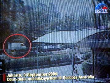 Στη δημοσιότητα το βίντεο από την επίθεση στην πρεσβεία της Αυστραλίας στην Τζακάρτα