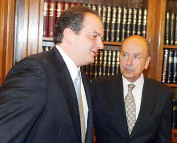 Τρία σενάρια εξετάζει η κυβέρνηση για την εκλογή Προέδρου της Δημοκρατίας