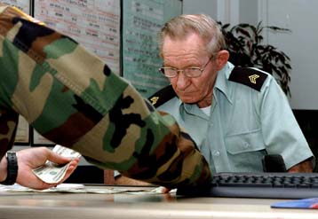 Παραδόθηκε στις Αρχές Αμερικανός λοχίας που είχε λιποτακτήσει στη Βόρειο Κορέα