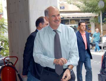 Το θέμα των πολιτικών ευθυνών για το Σινούκ δεν έχει κλείσει, είπε ο Γ.Παπανδρέου