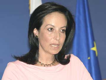 Εξηγήσεις ζητά το ΠΑΣΟΚ για αναφορά Καραμανλή σε «συμφωνία μείωσης εξοπλισμών»