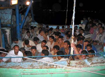 Μέτρα για την αντιμετώπιση της λαθρομετανάστευσης ζητά η Ιταλία από τη Λιβύη