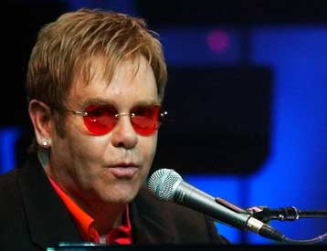 Στο σφυρί του οίκου Christies φωτογραφίες της συλλογής του Έλτον Τζον