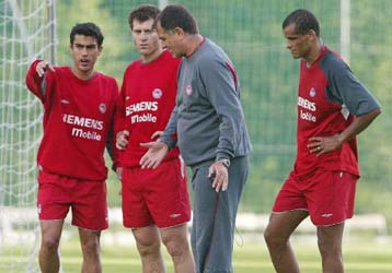 Αισιοδοξία στον Ολυμπιακό για τον αγώνα με τη Λα Κορούνια – Προσοχή συνιστά ο Μπάγεβιτς