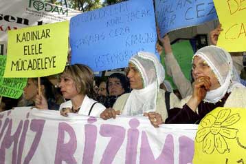 Υπαναχωρεί η τουρκική κυβέρνηση στα σχέδια για ποινικοποίηση της μοιχείας