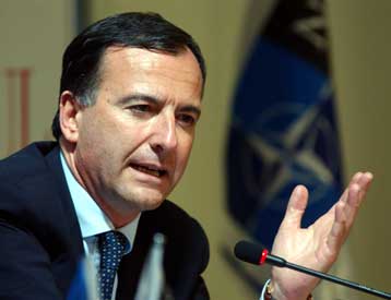 Συγκρατημένα αισιόδοξος ο Ιταλός ΥΠΕΞ για την τύχη των δύο Ιταλίδων ομήρων στο Ιράκ