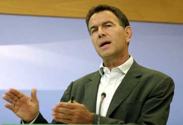 Ενημέρωση για τα περί συμφωνίας μείωσης των εξοπλισμών με την Τουρκία ζητά το ΠΑΣΟΚ