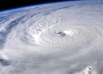 Τέσσερις αμερικανικές πολιτείες ετοιμάζονται για το χτύπημα του τυφώνα Ιβάν