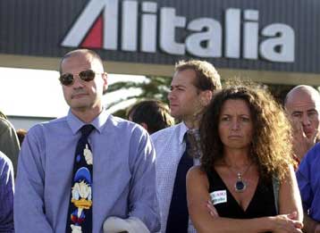 Σε συμφωνία με τα συνδικάτα προσωπικού εδάφους για 2.500 απολύσεις κατέληξε η Alitalia