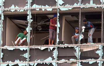 Ζευγάρι συνελήφθη στην Ιάβα για τη βομβιστική επίθεση στην πρεσβεία της Αυστραλίας