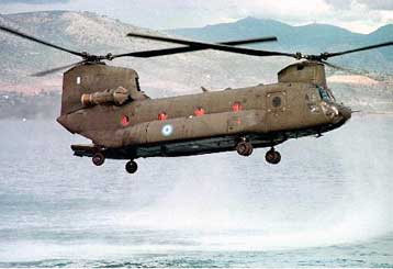 Για πιθανότητα έκρηξης στο ουραίο τμήμα του Σινούκ έκανε λόγο ο σταθμός MEGA