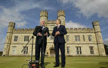 Με τον «κοριό» που βρήκε στα γραφεία του ήλθε το Σιν Φέιν στο διάλογο για τη Β.Ιρλανδία