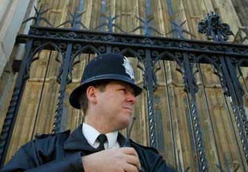 Νέο πλήγμα στην ασφάλεια του βρετανικού κοινοβουλίου από την «επίθεση» δημοσιογράφου