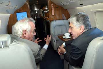 Οι πρώην υπουργοί Αμυνας απορρίπτουν τις κατηγορίες περί ελαττωματικών αεροσκαφών