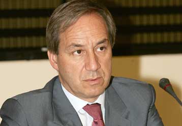 Την επιβολή ΦΠΑ 18% στα ακίνητα από το 2006 προωθεί η κυβέρνηση