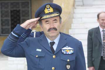 Με μηνύσεις απειλεί ο αποπεμφθείς αρχηγός ΓΕΑ, αντιπτέραρχος Παπανικολάου