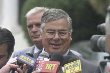 Να παραιτηθούν πολιτικά πρόσωπα, αν έχουν ευθύνη για το Σινούκ, δηλώνει ο Μ.Έβερτ