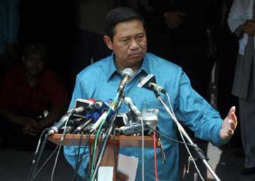 Σε πορεία νίκης ο στρατηγός Γιουντχογιόνο στις προεδρικές εκλογές της Ινδονησίας