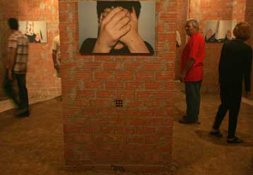 Βανδαλισμοί και λεηλασίες σε έργα της υπαίθριας έκθεσης «Athens by art»