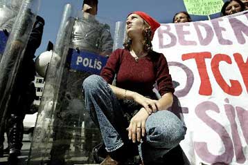 Η αλλαγή του ποινικού κώδικα προϋποθεση για την ένταξη, προειδοποιεί η ΕΕ την Τουρκία