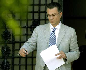 Δεν υπάρχει θέμα ανασχηματισμού, λέει η κυβέρνηση – Πρόωρη η «προεδρολογία»