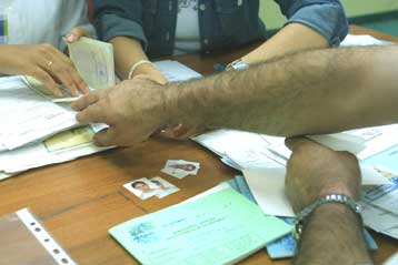 Φάκελο με υποθέσεις παράνομων ελληνοποιήσεων μελετά η εισαγγελία Θεσσαλονίκης