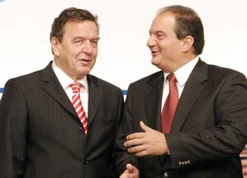 Η ευρωπαϊκή προοπτική της Τουρκίας στη συνάντηση Καραμανλή – Σρέντερ