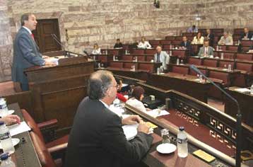 Έντονη αντιπαράθεση στη Βουλή για τις αναθεωρήσεις των δημοσιονομικών μεγεθών