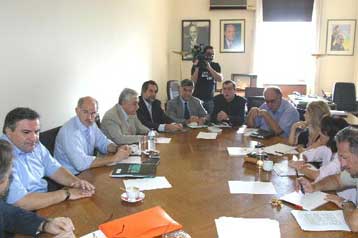 Κριτική στην κυβέρνηση με επίκεντρο την οικονομία από τον Γιώργο Παπανδρέου