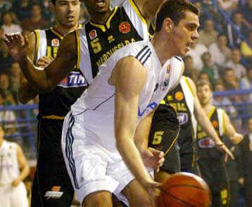 Βαρύ διάστρεμμα για τον Τσαρτσαρή, αγώνας δρόμου να προλάβει το ματς με τον ΟΣΦΠ