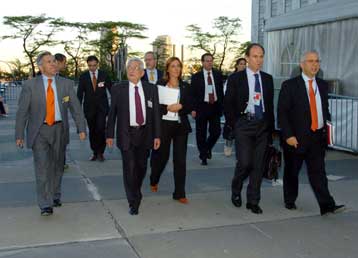 Κολακευτικά σχόλια Μπους προς Μολυβιάτη για την οργάνωση των Ολυμπιακών Αγώνων