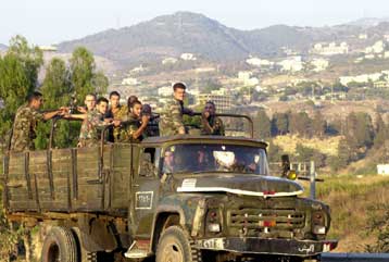 Αρχισε η σταδιακή αποχώρηση των συριακών στρατευμάτων από το Λίβανο