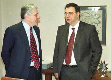 Τα στοιχεία της απογραφής αναπαράγει η Eurostat σχολίασαν Παπαντωνίου, Χριστοδουλάκης