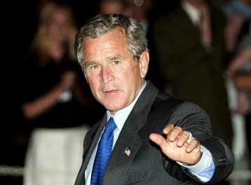 Σταθερό προβάδισμα έναντι του Κέρι εξακολουθεί να διατηρεί ο Μπους