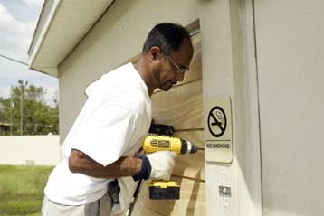 Η Φλόριντα επόμενος «σταθμός» της τροπικής καταιγίδας Τζίνι μετά τις Μπαχάμες