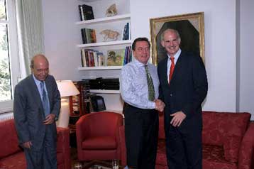 Η κυβέρνηση διασύρει τη χώρα, δηλώνουν Παπανδρέου-Σημίτης με «φόντο» την απογραφή